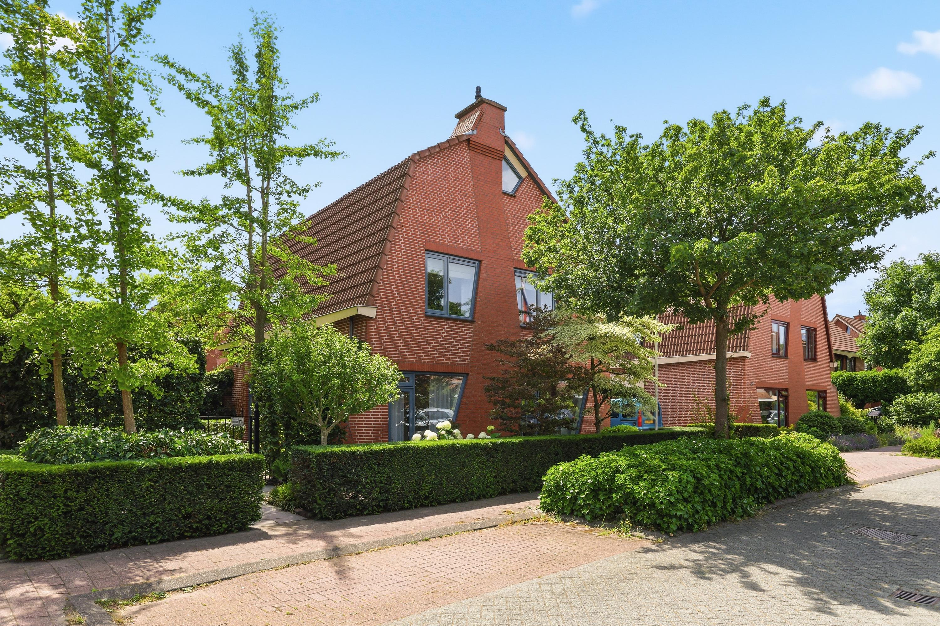 Twee-onder-één-kap te koop: Pastoors acker 53, Heemskerk