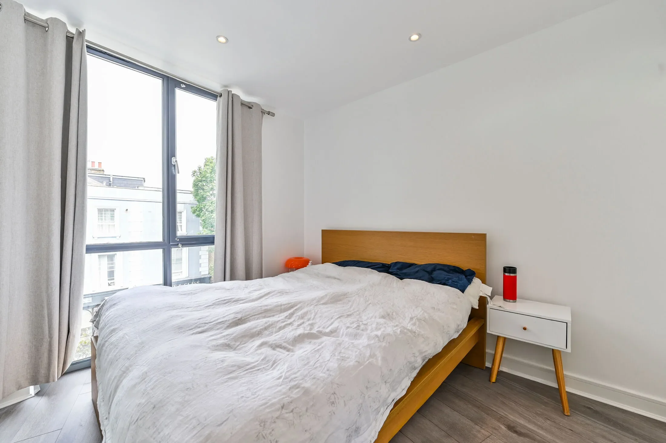 Flat Caledonian Road in Greater London