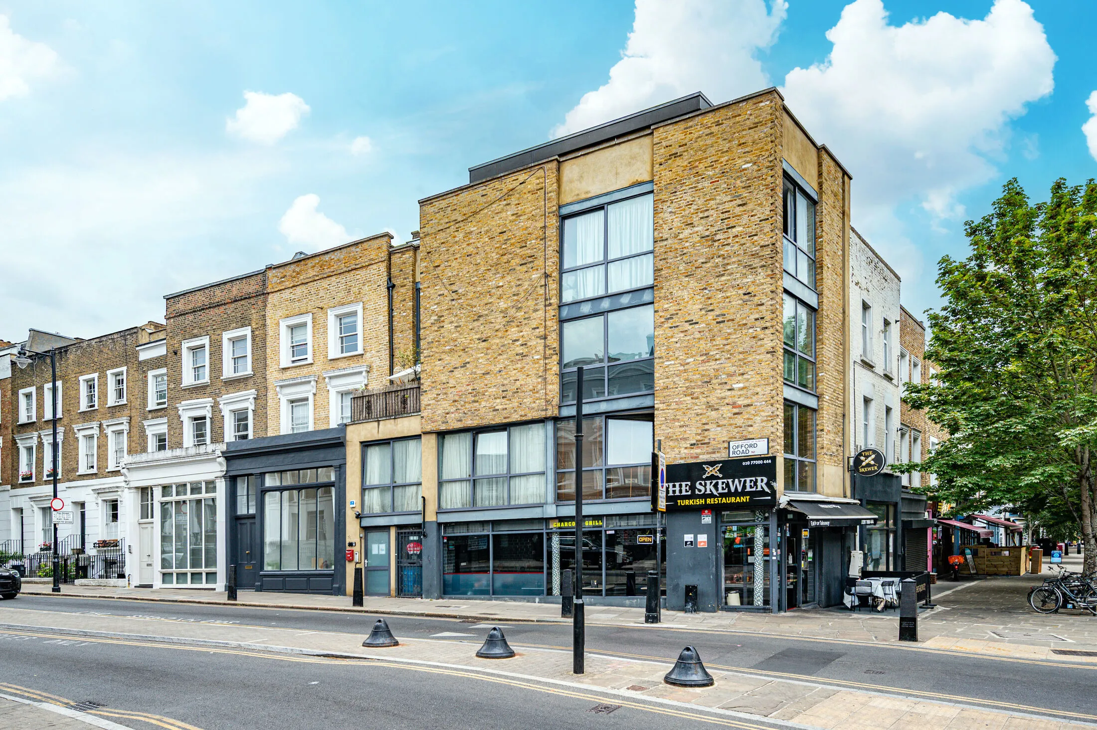 Flat Caledonian Road in Greater London