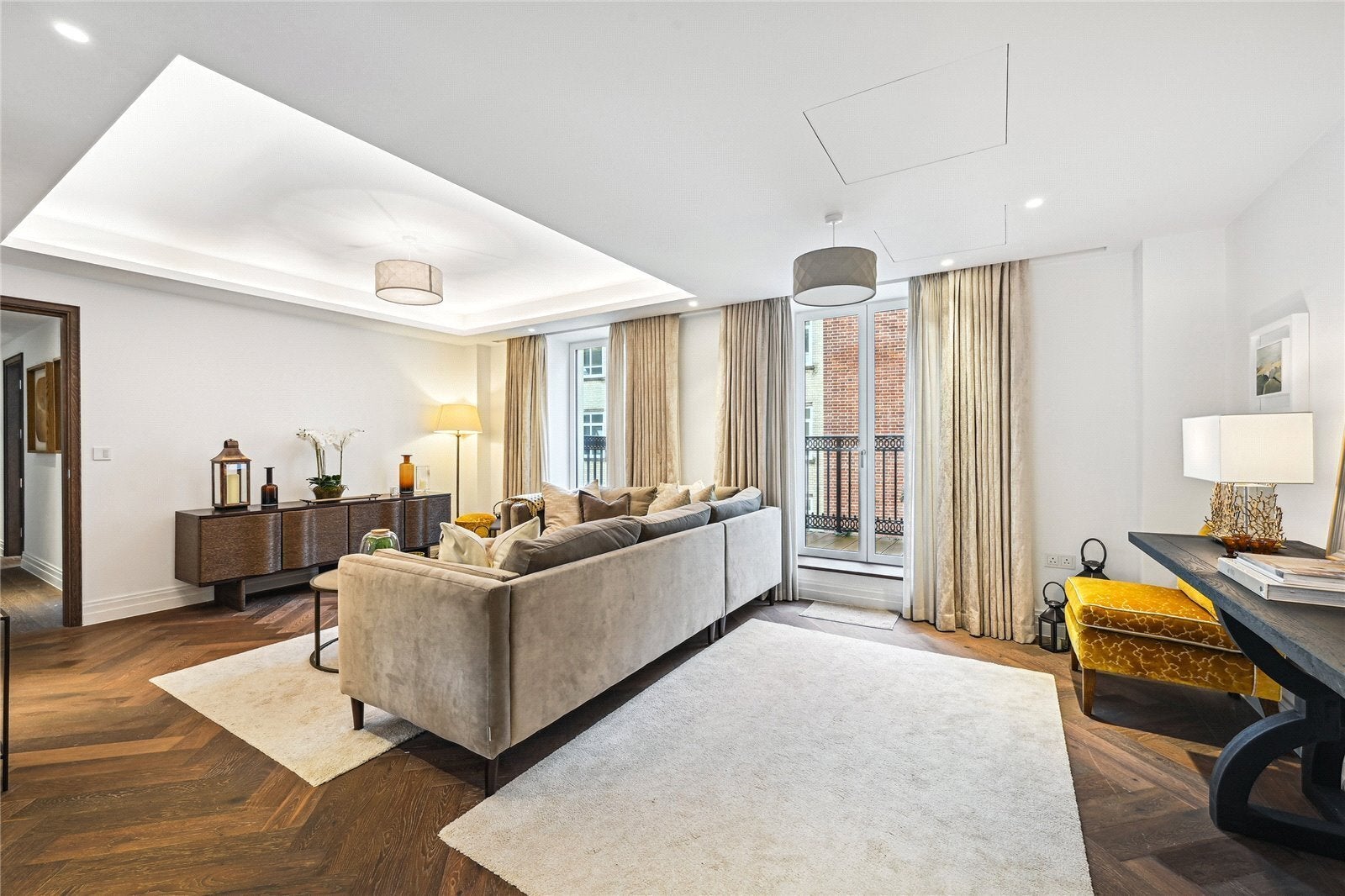 Flat Smith Square in City of Westminster