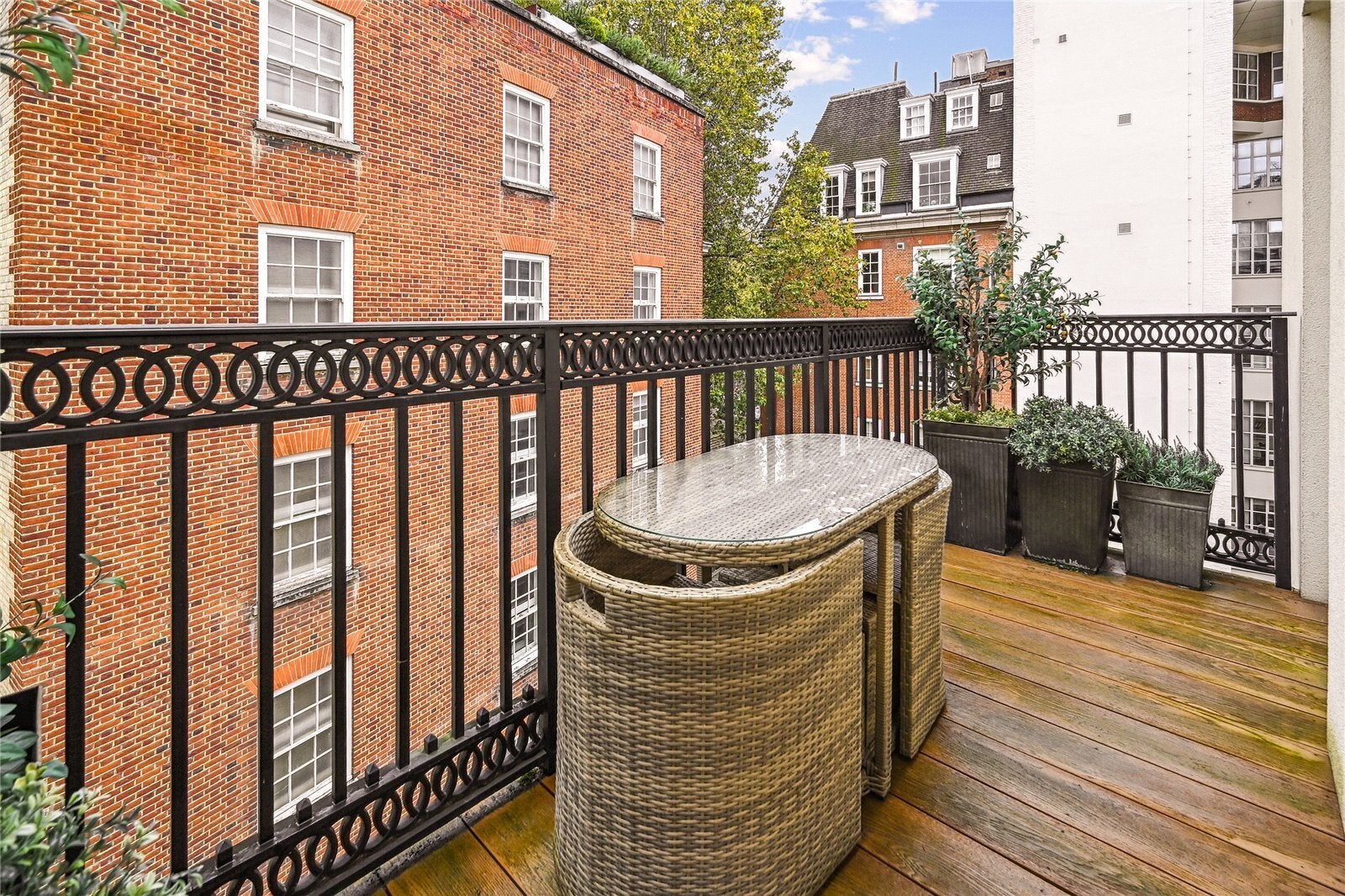 Flat Smith Square in City of Westminster