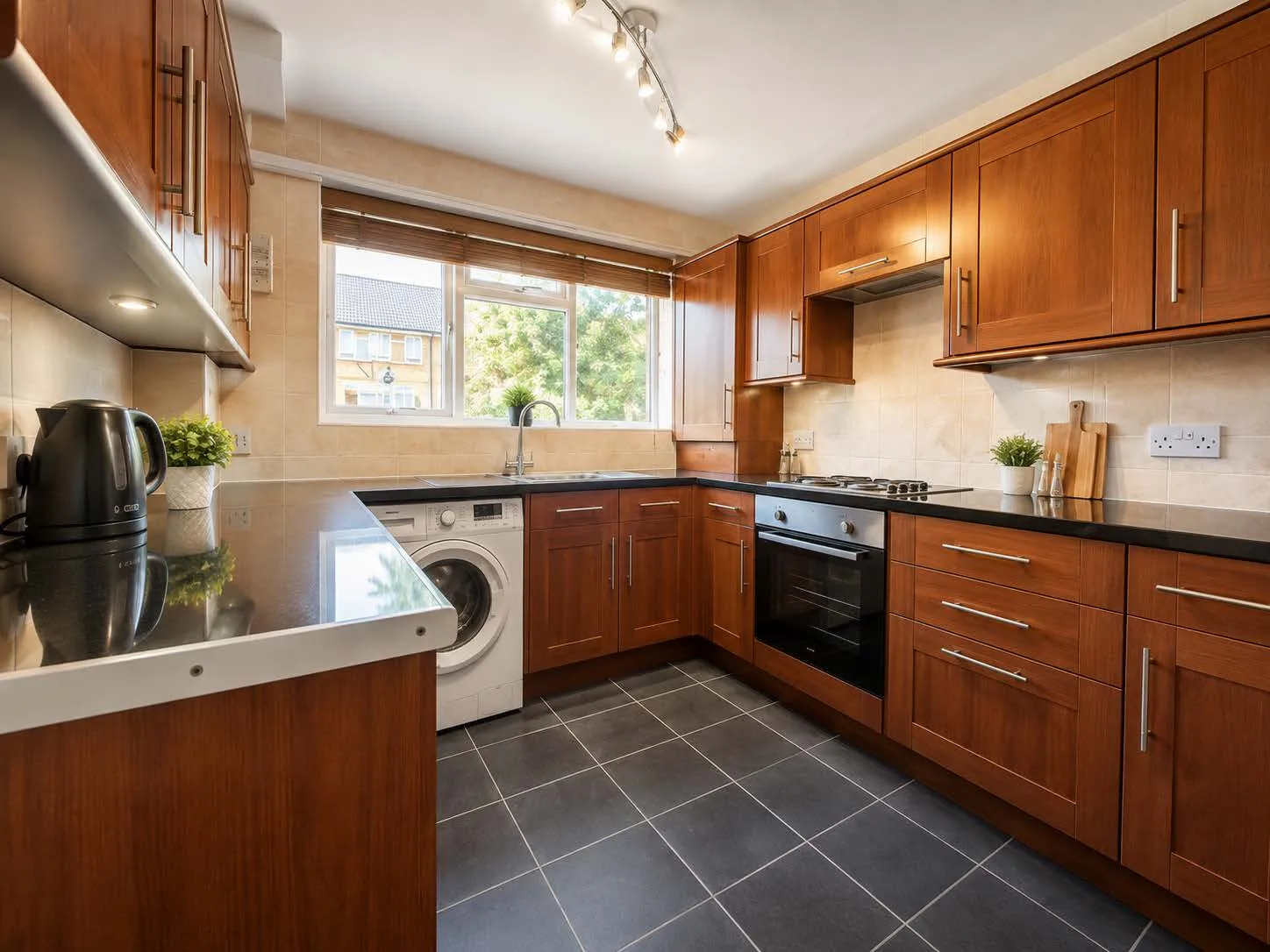 Flat Kimberley Road in Greater London