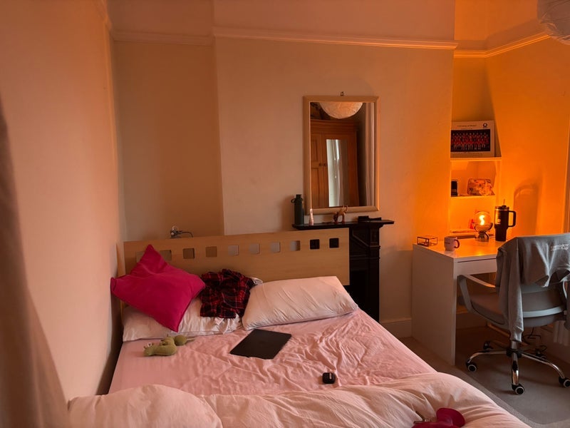 Room Beaufort Road in Bristol