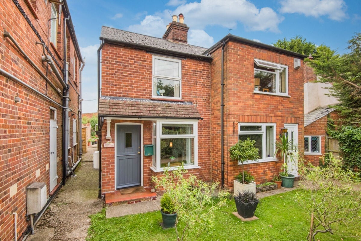 House Willow Avenue in High Wycombe