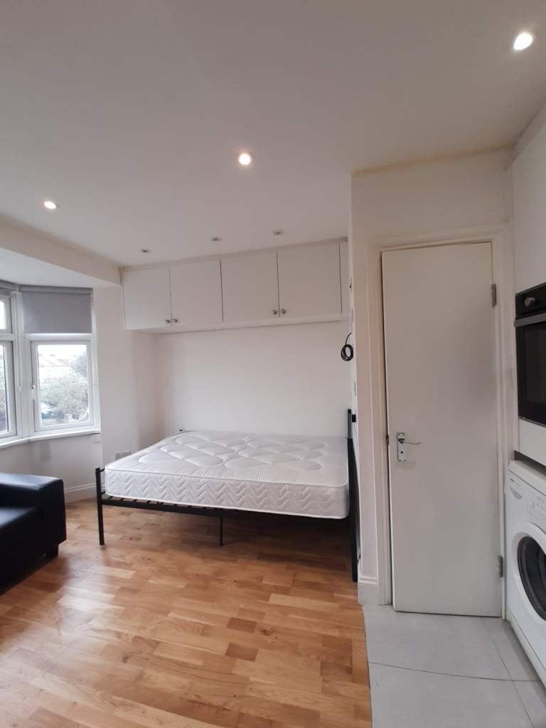 Flat West Barnes Lane in Greater London