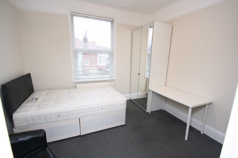 Room Uxbridge Road in Greater London
