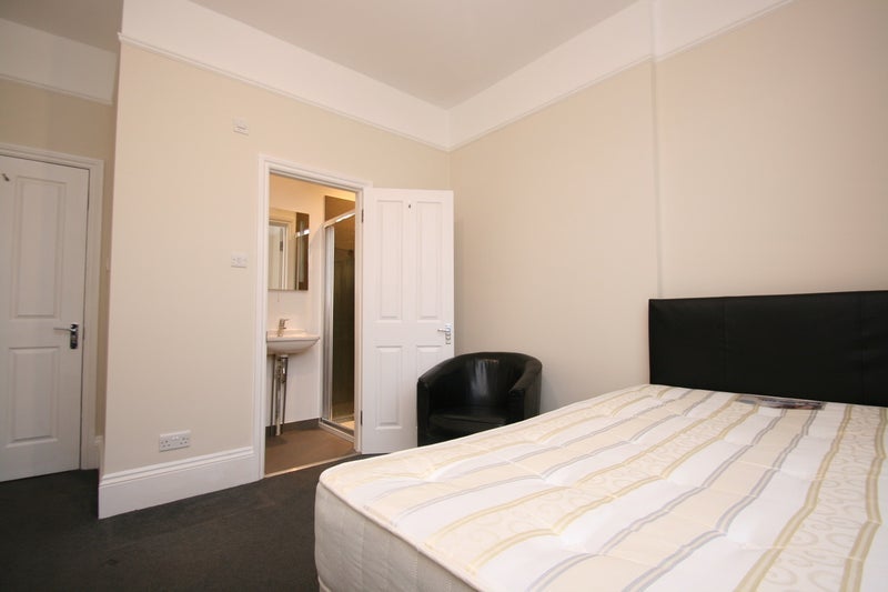 Room Uxbridge Road in Greater London