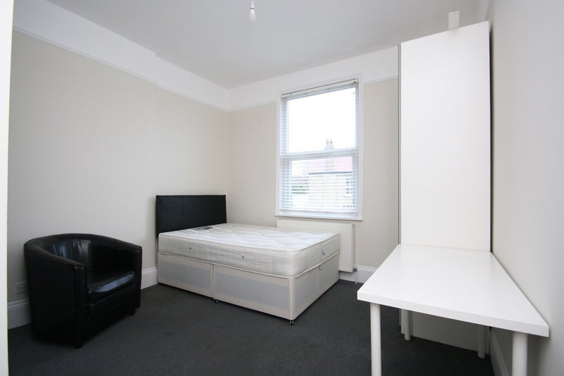 Room Uxbridge Road in Greater London