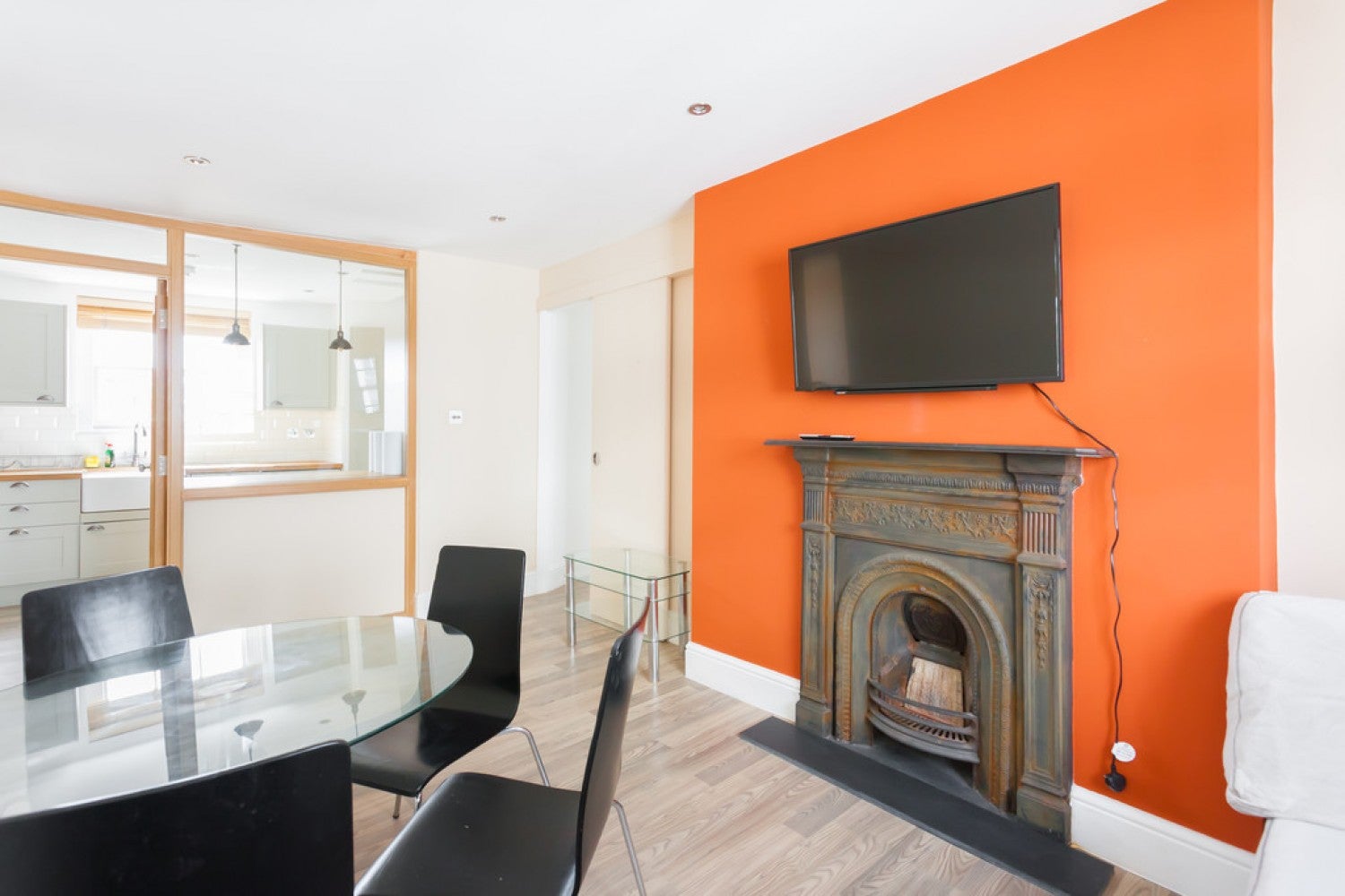 Flat Crowndale Road in Greater London