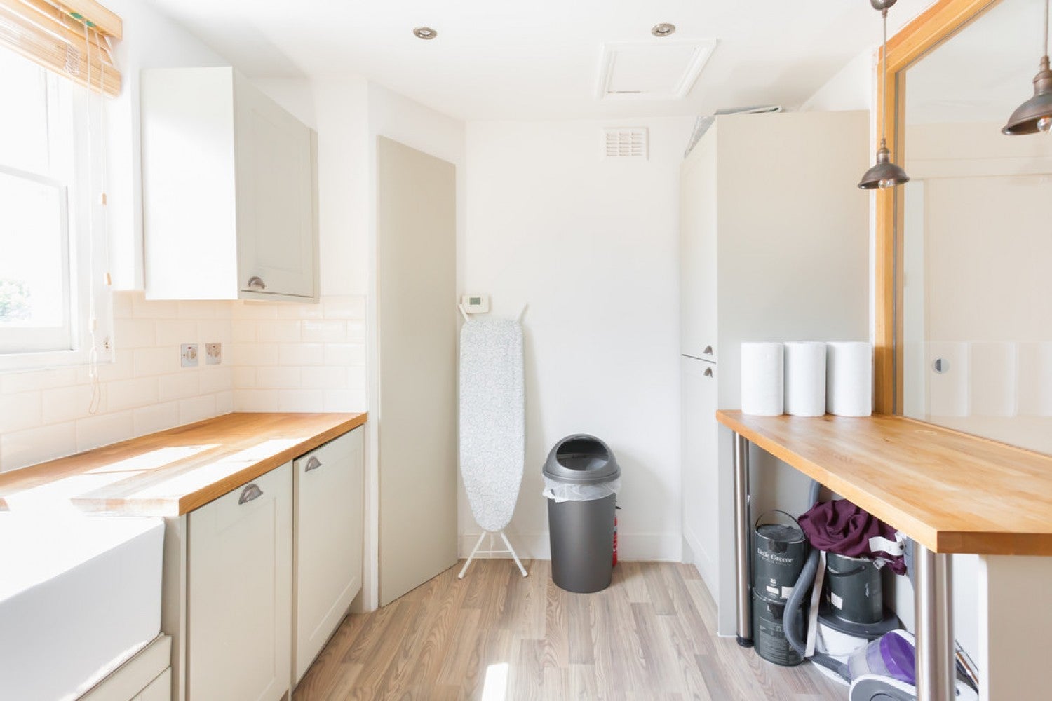 Flat Crowndale Road in Greater London