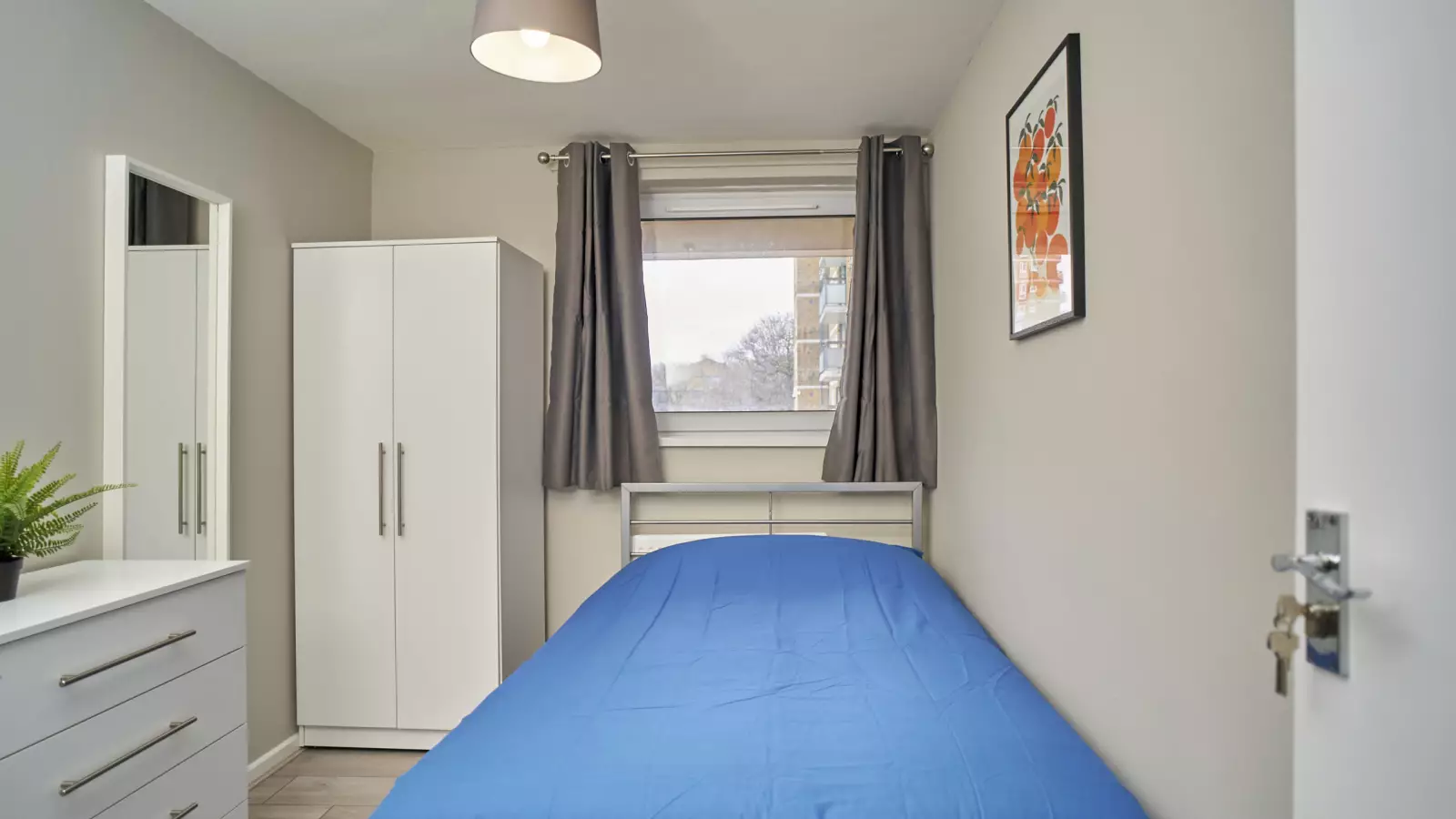 Flat Ollerton Green in Greater London