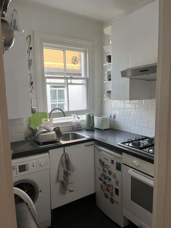 Room Hewitt Road in Greater London