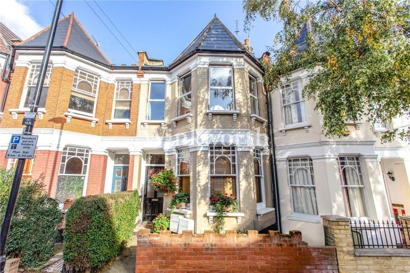 Room Hewitt Road in Greater London