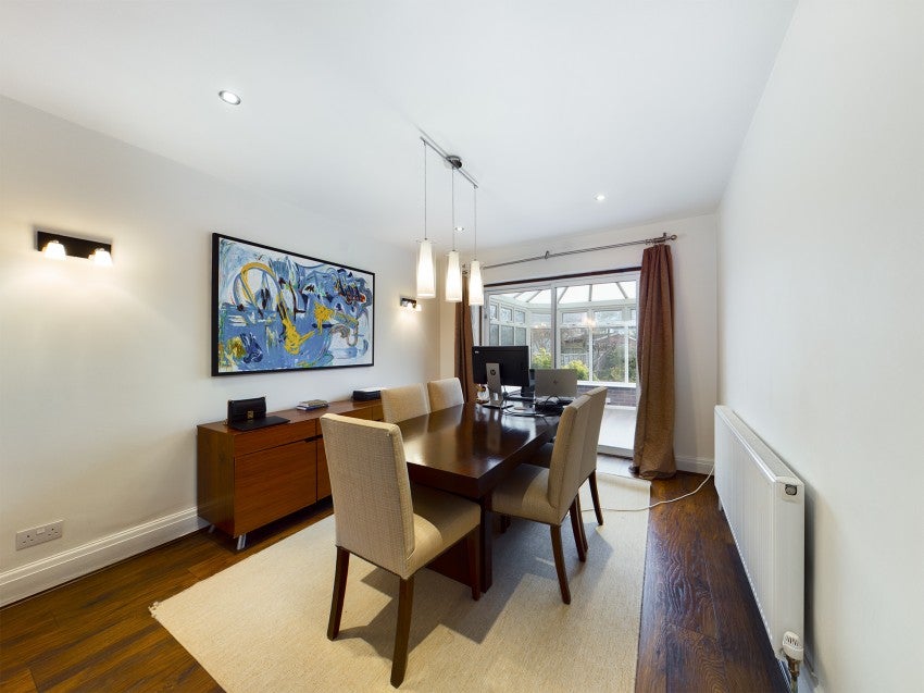 Flat Windsor Crescent in Greater London