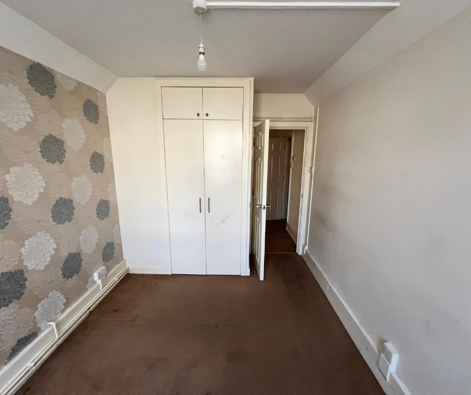 Flat Tiller Road in Greater London