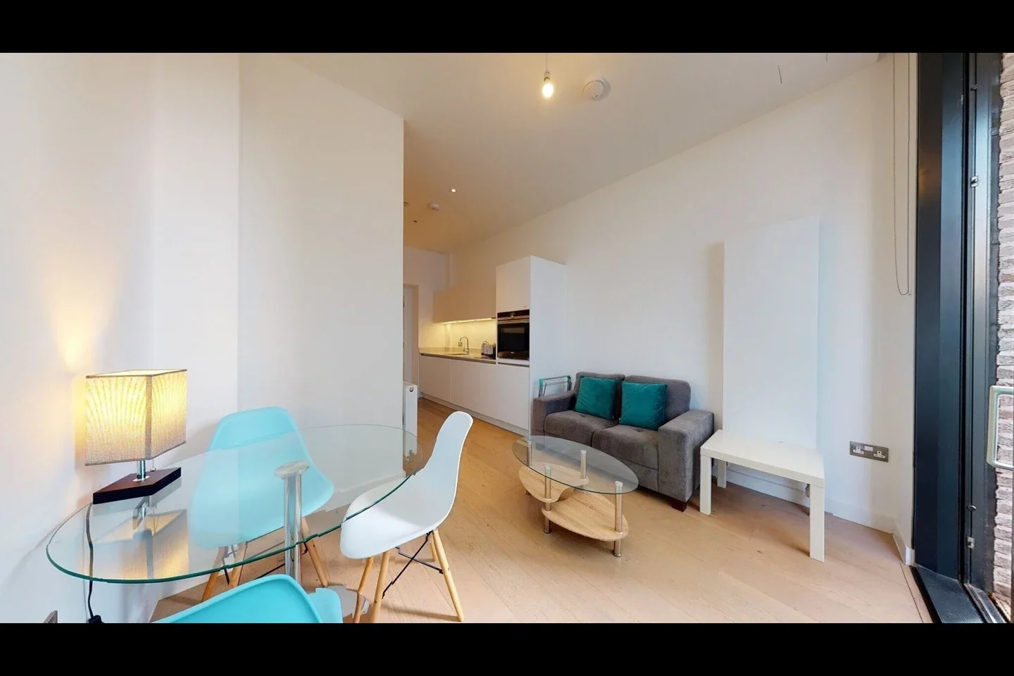 Flat Navigator Square in Greater London
