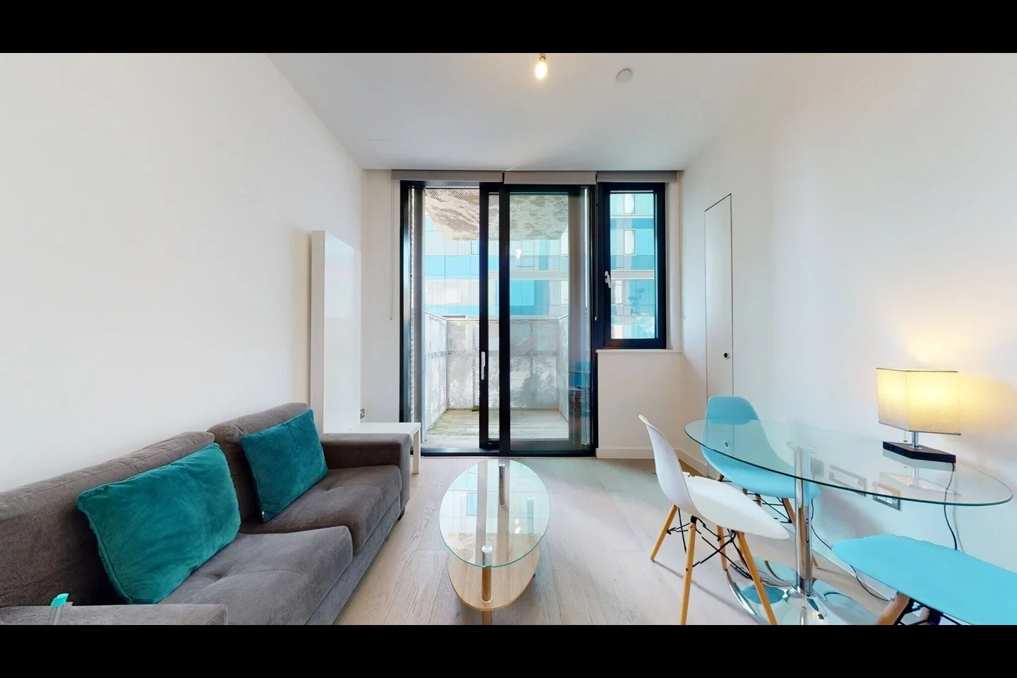Flat Navigator Square in Greater London
