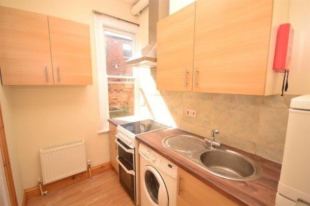 Flat Connaught Road in Reading