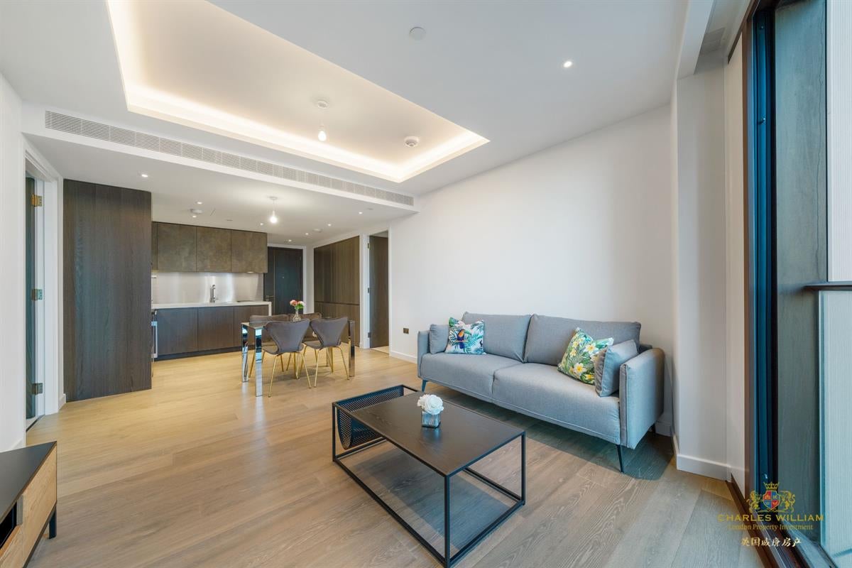 Flat Carnation Way in Aylesbury