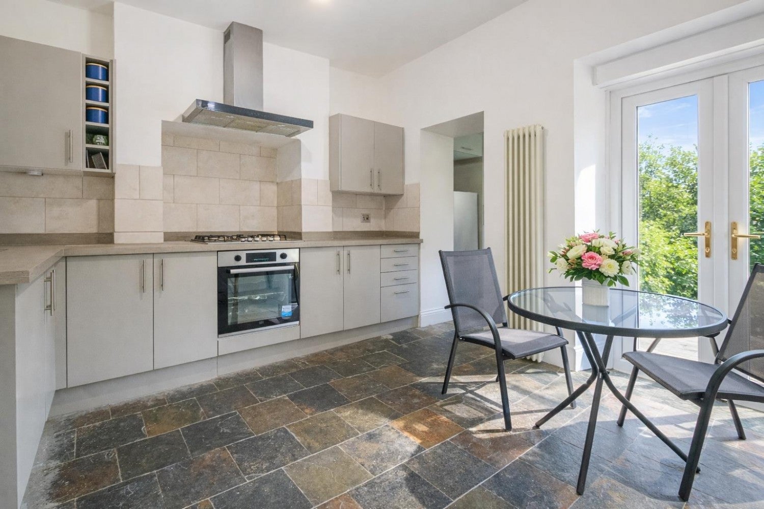 Flat Cheltenham Road in Bristol
