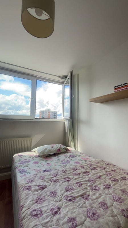 Room Cropley Street in Greater London