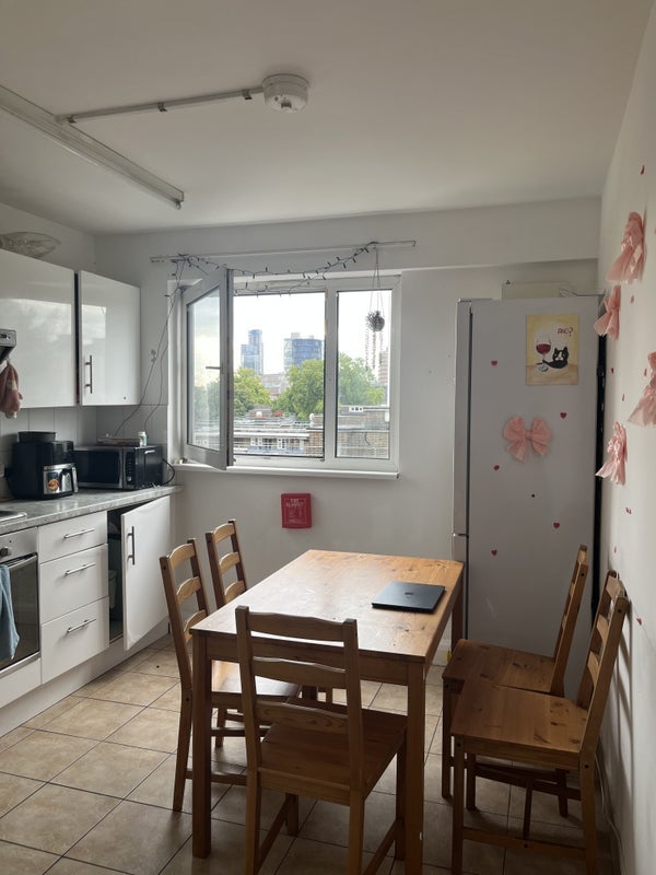 Room Cropley Street in Greater London