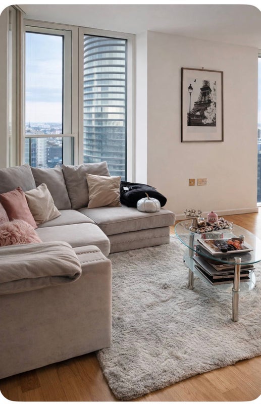 Flat Millharbour in Greater London