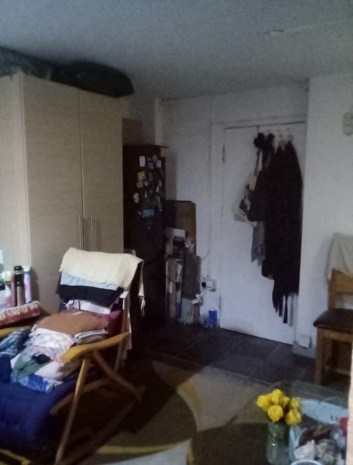 Flat Rowe Gardens in Greater London