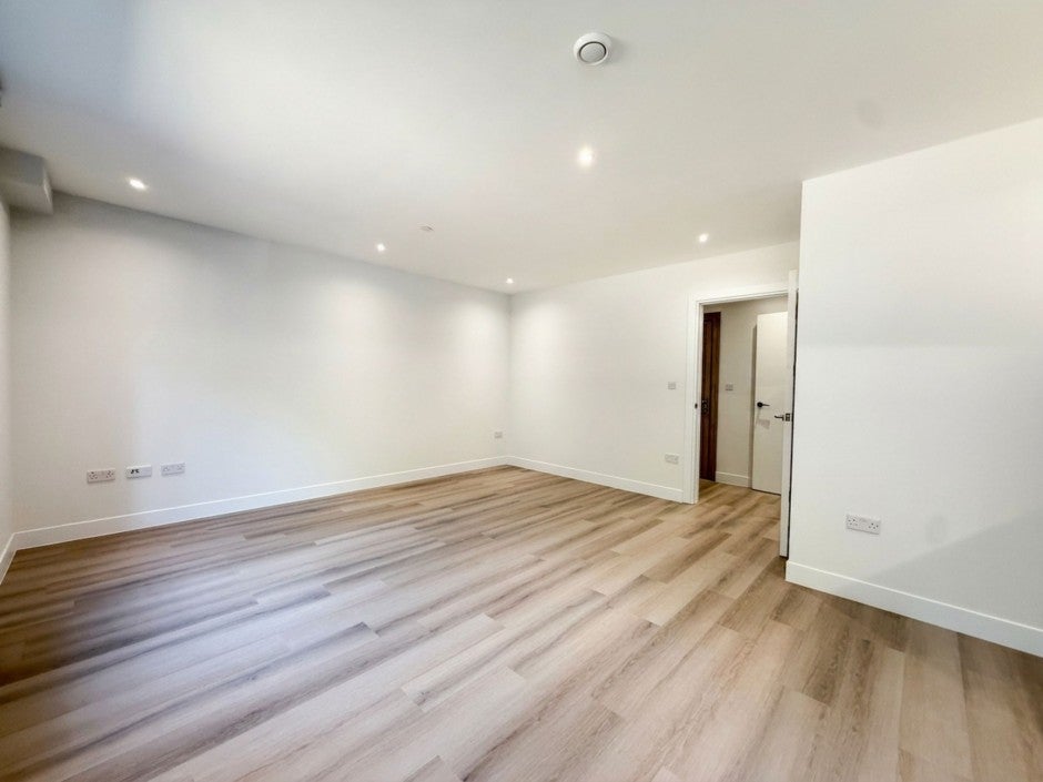 Flat Cowley Business Park in Greater London