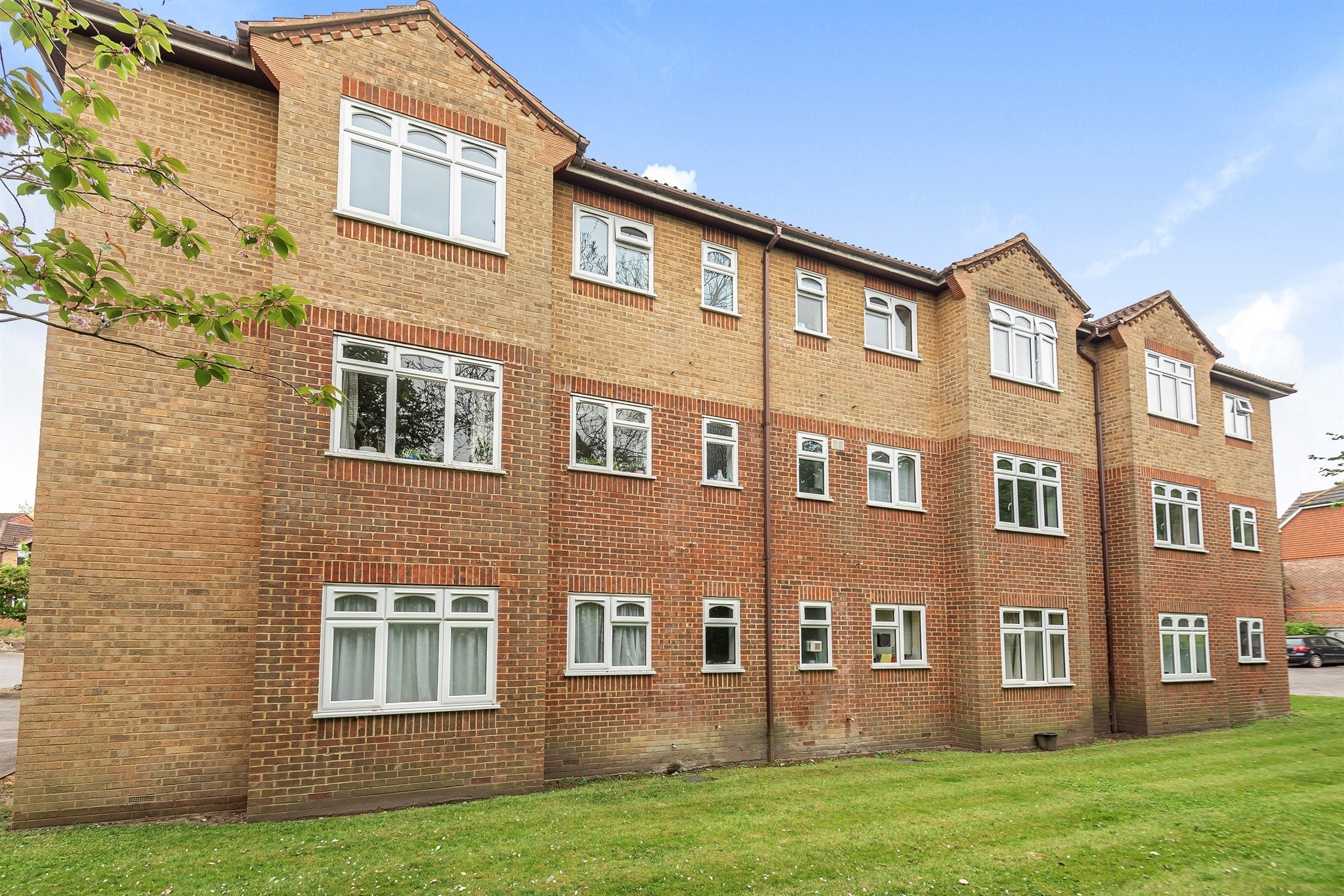 Flat St Mark's Crescent in Maidenhead