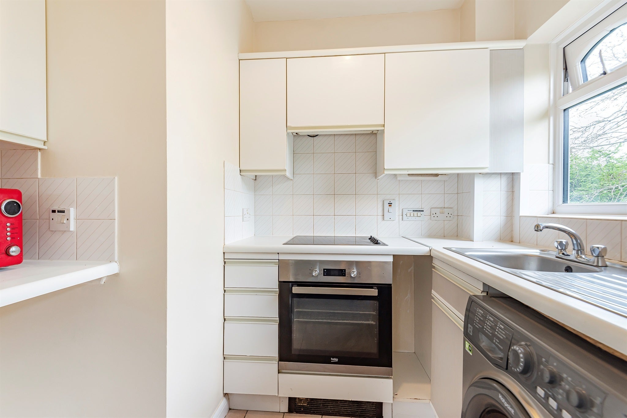 Flat St Mark's Crescent in Maidenhead