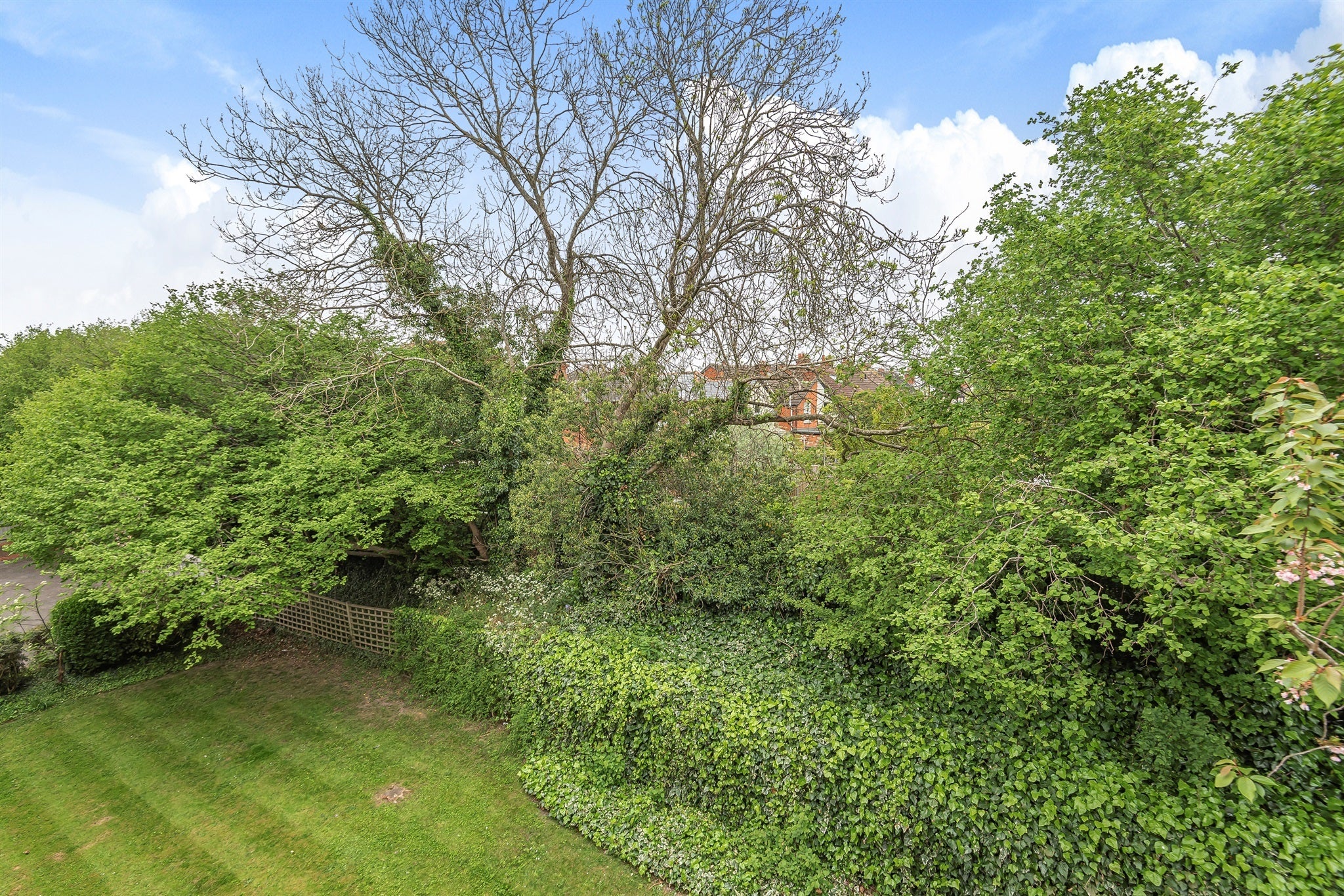 Flat St Mark's Crescent in Maidenhead