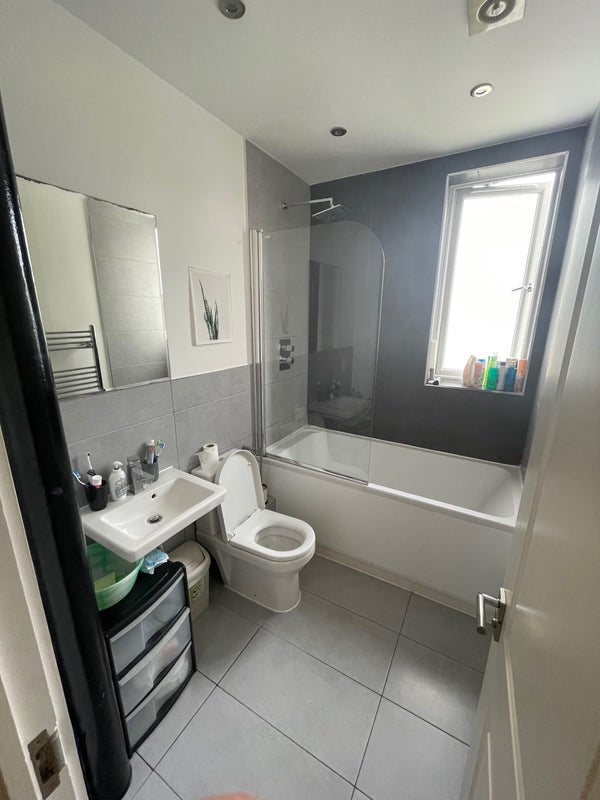 Room Lawrence Yard in Greater London
