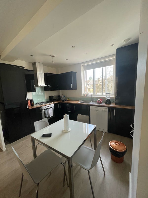 Room Lawrence Yard in Greater London