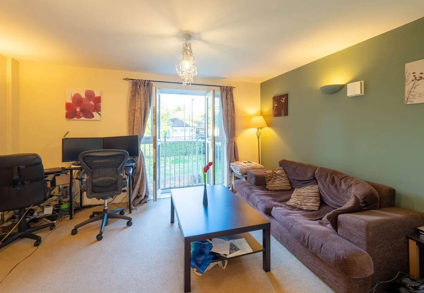 Flat Periwood Crescent in Greater London