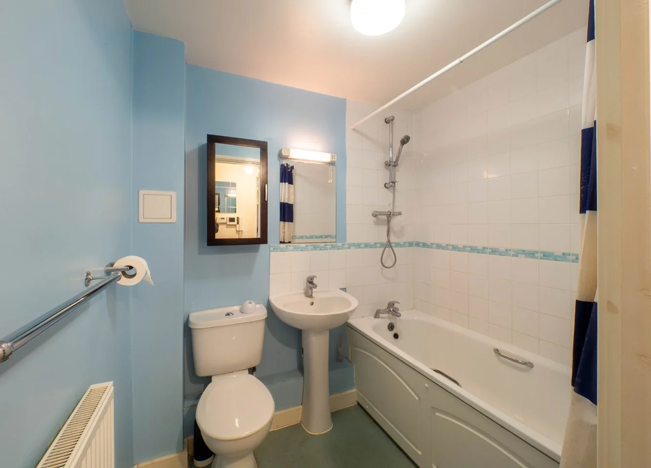 Flat Periwood Crescent in Greater London