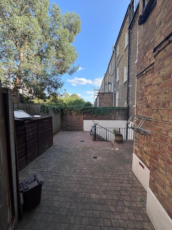 Room Cephas Avenue in Greater London