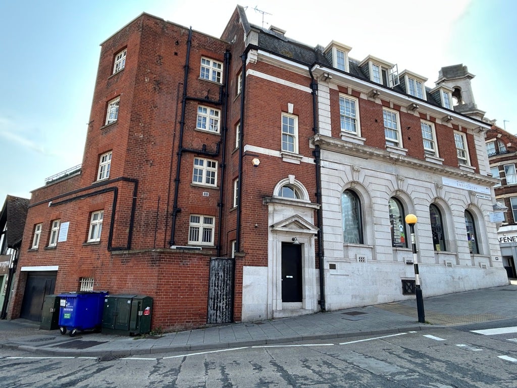 Flat High Street in Chatham