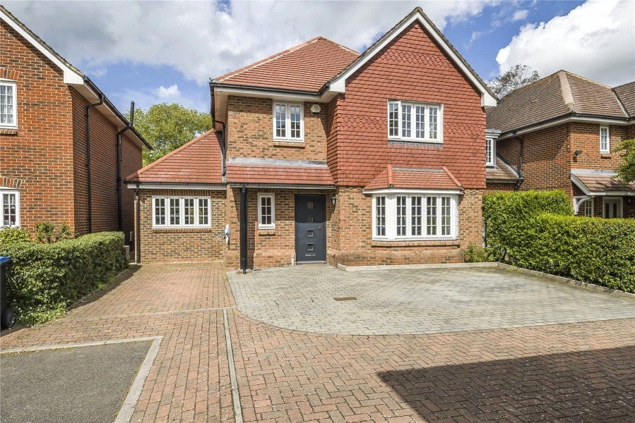 House Willow Close in Borough of Runnymede