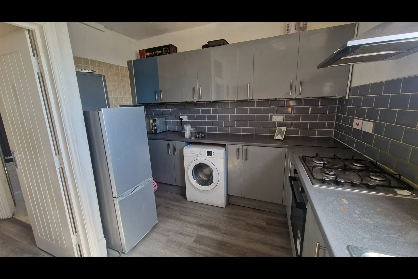 Room Askew Road in Greater London