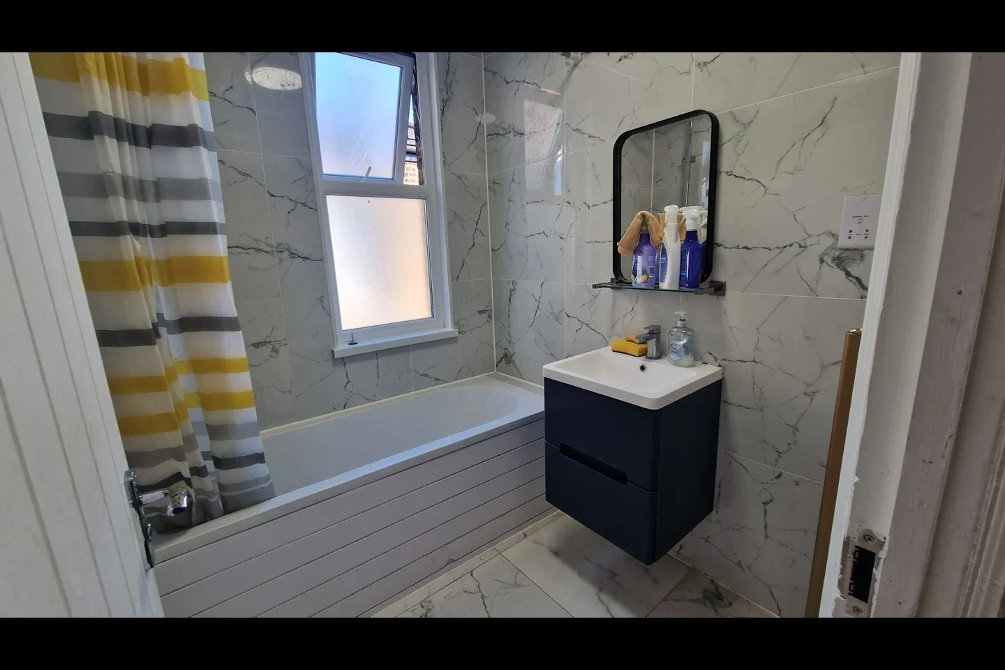 Room Askew Road in Greater London