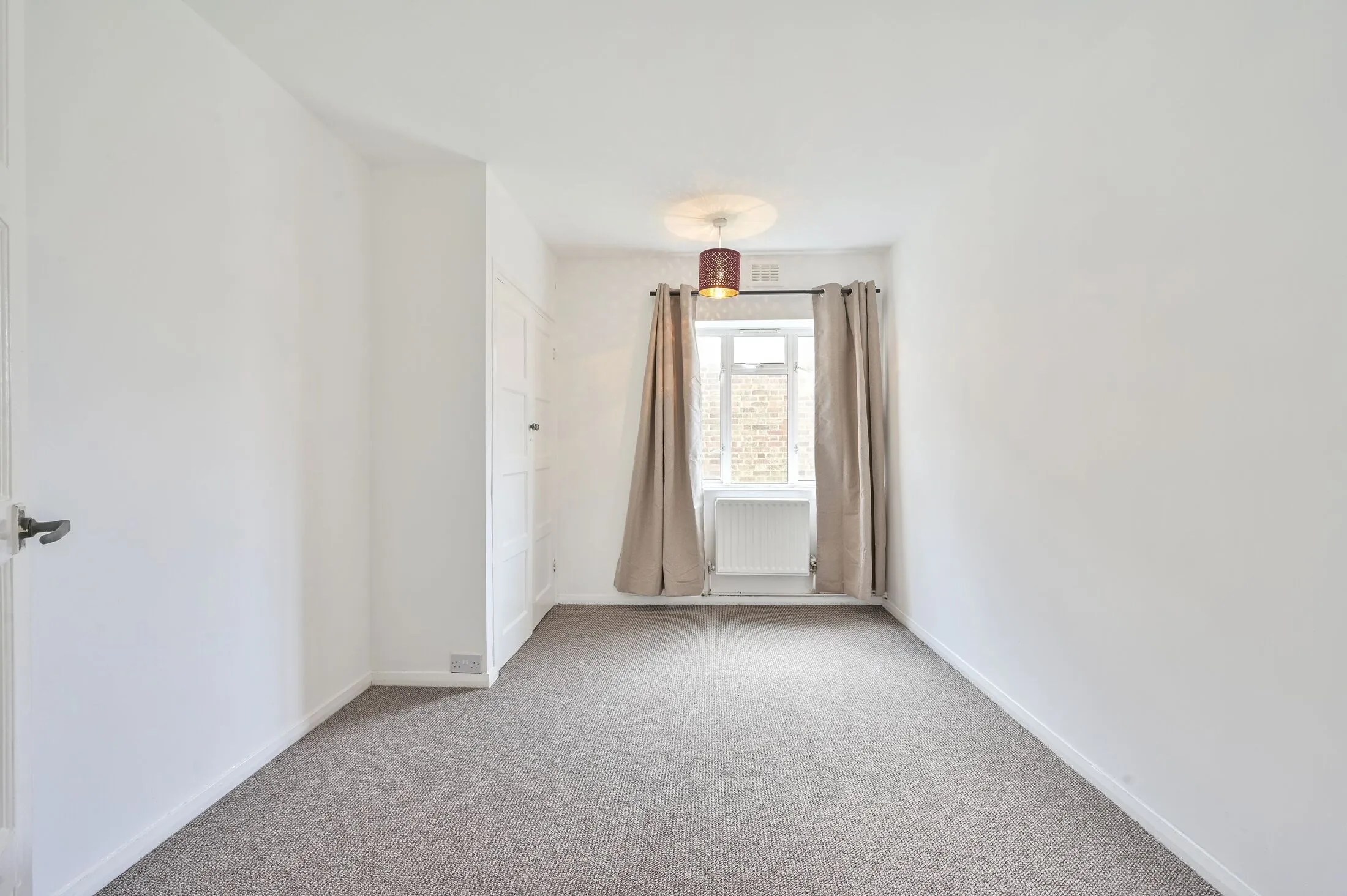 Flat Moffat Court in Greater London