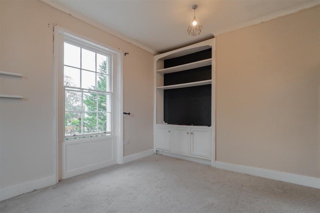 Flat Cudnall Street in Cheltenham