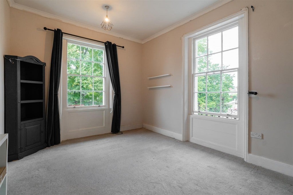 Flat Cudnall Street in Cheltenham