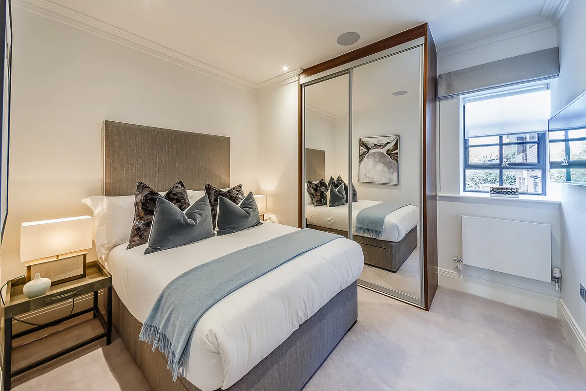 Flat Crabtree Lane in Greater London