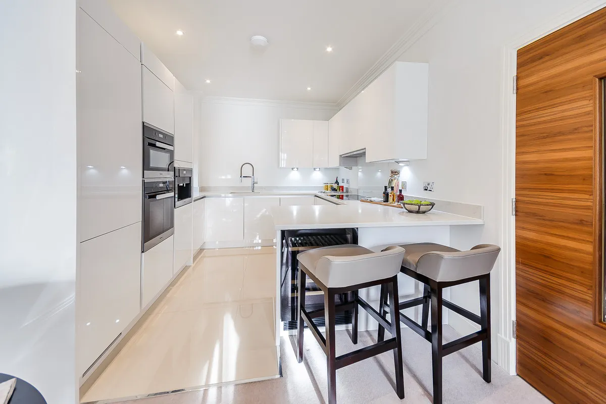 Flat Crabtree Lane in Greater London