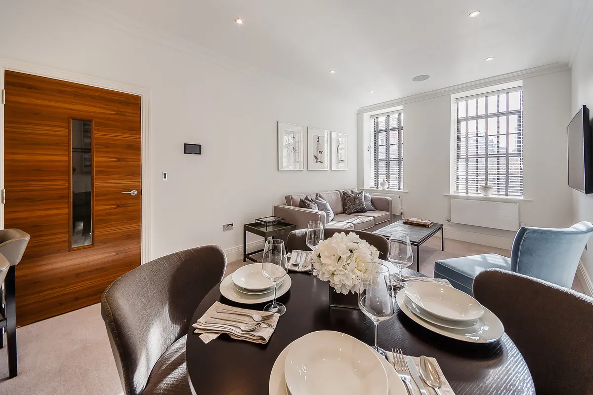 Flat Crabtree Lane in Greater London