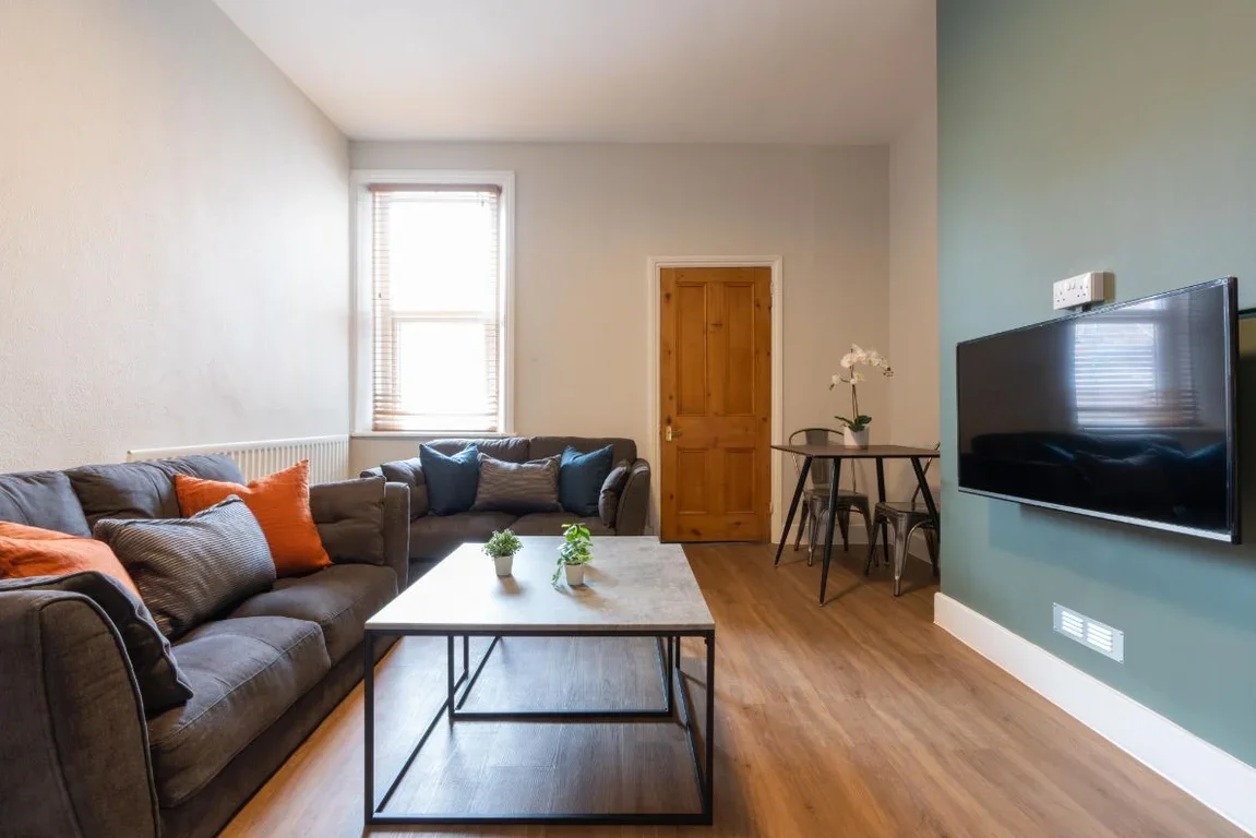 Room Doncaster Road in Newcastle upon Tyne