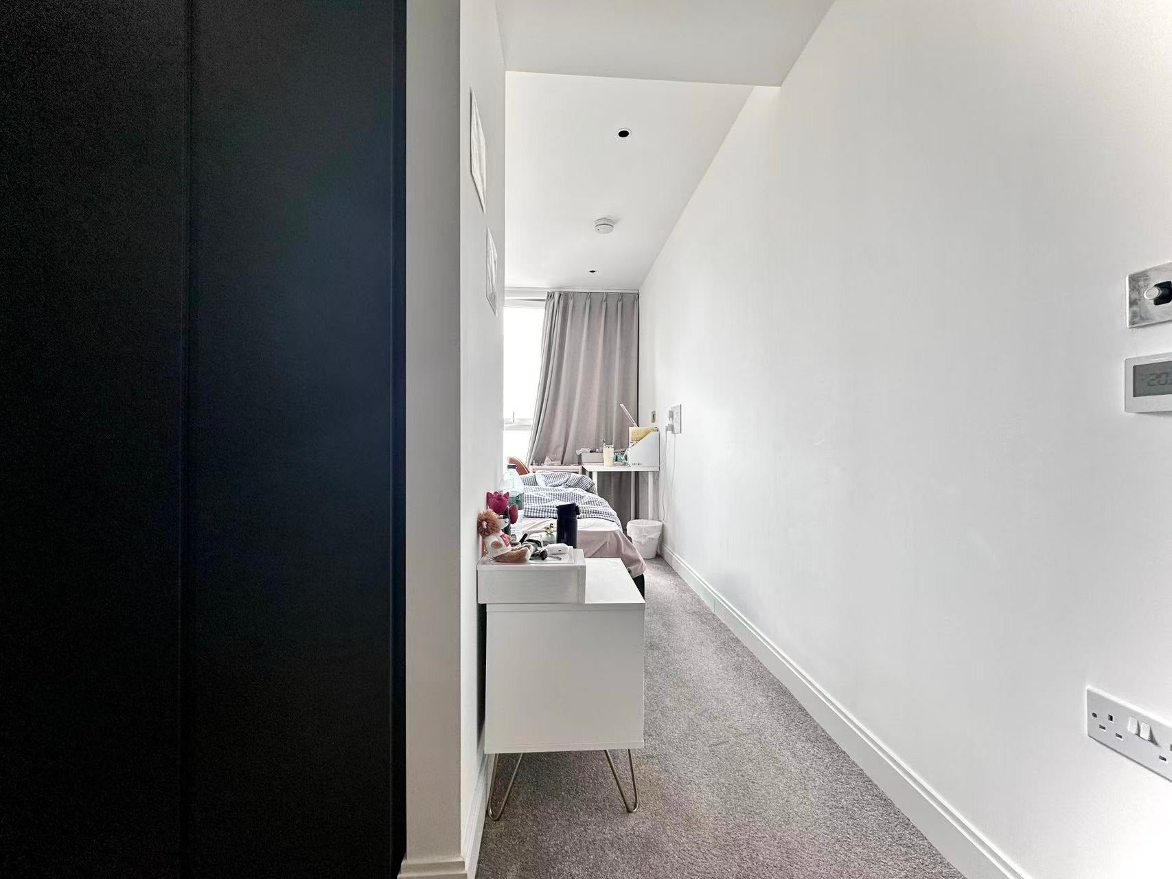 Flat Kennington Lane in Greater London
