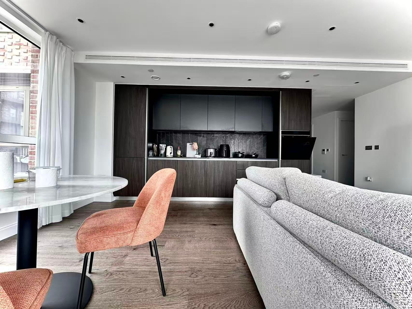 Flat Kennington Lane in Greater London